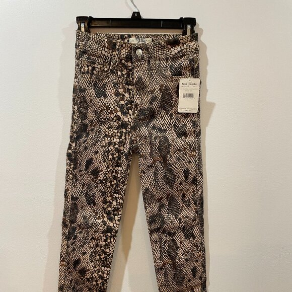 Free People "We The Free" Snake  Animal Print Raw Hem Jeans Sz 25 NWT Retail $98 - Picture 8 of 13